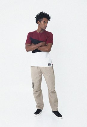 Camiseta Roja En Bloques De Color Para Hombre Belife