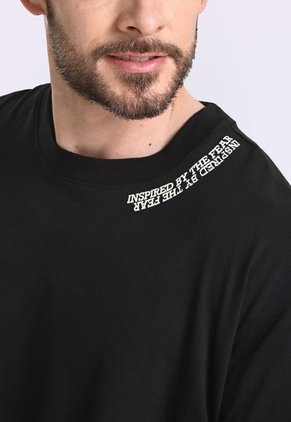 Camiseta Manga Corta Estampada Negra Para Hombre