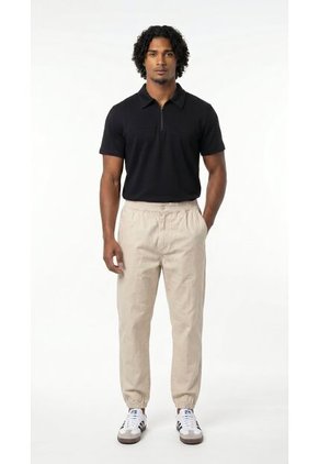 Polo Negro Para Hombre Con Cierre Funcional