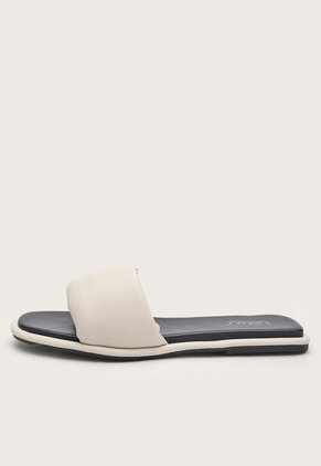 Sandalia Plana Beige-Negro Betsy