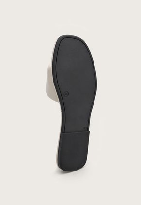 Sandalia Plana Beige-Negro Betsy