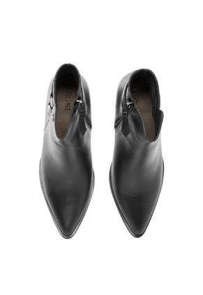 Botines Para Mujer Yadin Negro Bosi