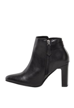 Botines Para Mujer Anyeli Negro Bosi