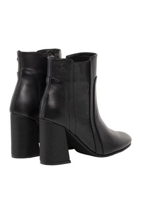 Botines Para Mujer Naia Negro Bosi
