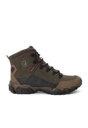 Botas Hiking Para Hombre Brahma IX3384-CAF