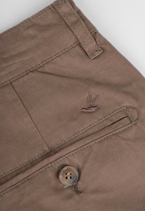 Pantalón Chino Brooksfield Slim Fit Café