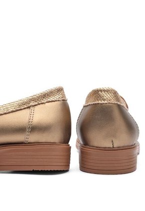 ZAPATO CAIHER BULL TERRIER ORO
