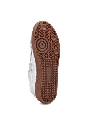 TENIS PLATEADOS BULL TERRIER LIZZIE