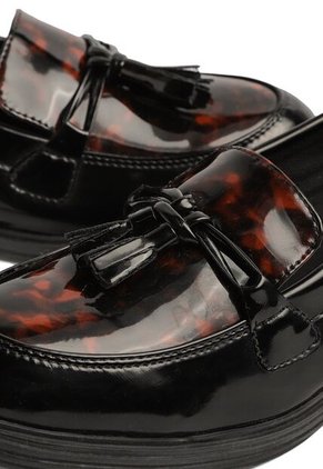 ZAPATO CORALY BULL TERRIER NEGRO CON ANIMAL