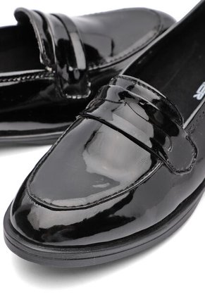 ZAPATO NEGRO CHAROL BULLTERRIER CAIHER