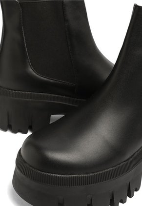BOTIN NEGRO DE RESORTE CAMILL