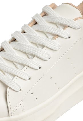 TENIS BLANCOS CON CHULO BEIGE CAROL