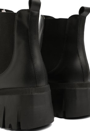 BOTIN NEGRO DE RESORTE CAMILL