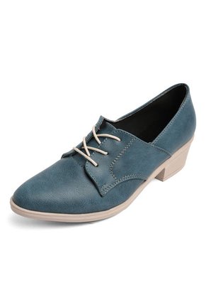 ZAPATO AZUL TURQUEZA DE AMARRAR DERLY
