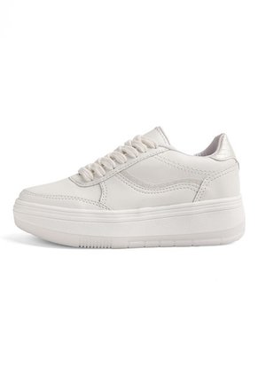 TENIS BLANCOS CON APLIQUES BEIGES KYLIE