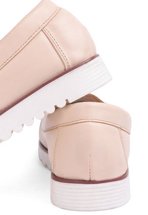 TUBULAR BEIGE CON HERRAJE DORADO GENARA