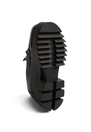 MOCASIN NEGRO CHAROL CON HERRAJE COMBINADO TEFFA