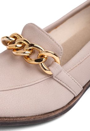 ZAPATO ARENA CON HERRAJE FABIANA