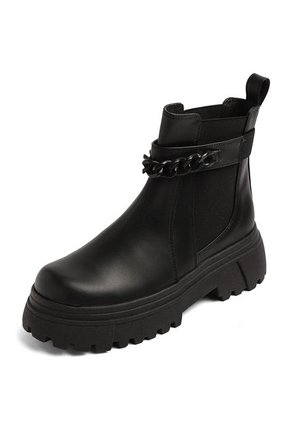 BOTIN NEGRO CON RESORTE Y HERRAJE TIFFANY