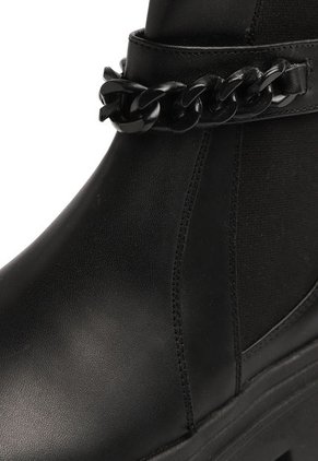 BOTIN NEGRO CON RESORTE Y HERRAJE TIFFANY