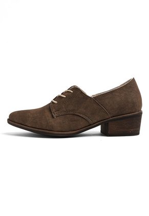 ZAPATO VERDE DE AMARRAR DERLY