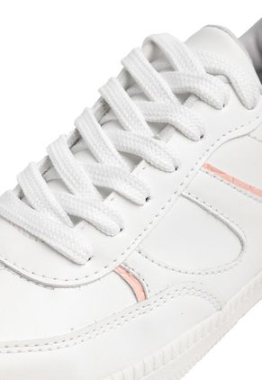 TENIS BLANCOS CON APLIQUES ROSADOS LIZZIE