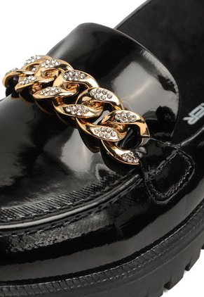 ZAPATO NEGRO CHAROL CON HERRAJE DORADO CYEL