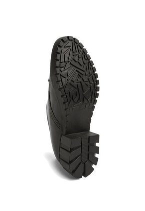 ZAPATO NEGRO CHAROL DE AMARRAR CITLALY