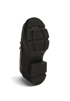 MOCASIN NEGRO CON HERRAJE NEGRO BRIGITTE