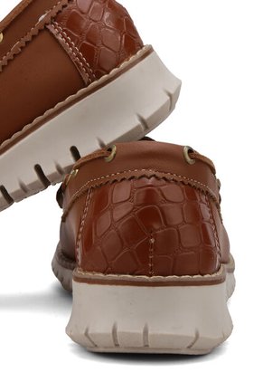 ARIA BULL TERRIER MIEL