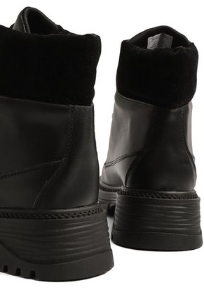 BOTIN NEGRO DE AMARRAR BRISHLOW