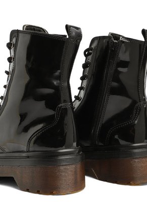 BOTA NEGRA DE CHAROL CON SUELA TRANSLUCIDA BRIONA