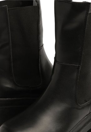 BOTA NEGRA DE RESORTE BRIELLE