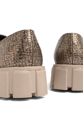 ZAPATO OCRE CON TACHES AMINA