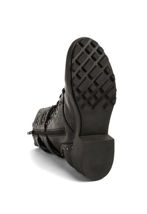 BOTA NEGRO CHAROL CON TACHES BROOKE