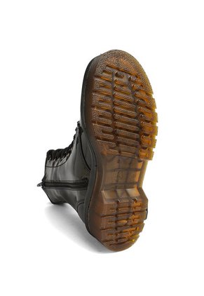 BOTA NEGRA DE CHAROL CON SUELA TRANSLUCIDA BRIONA