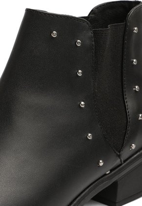 BOTIN NEGRO DE CUERO CON TACHES BROKLYNN