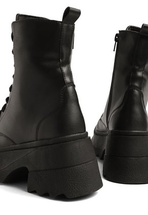 BOTA NEGRA DE AMARRAR BRISA