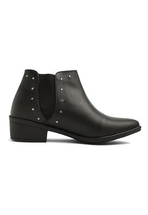 BOTIN NEGRO DE CUERO CON TACHES BROKLYNN