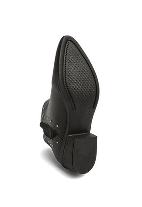 BOTIN NEGRO DE CUERO CON TACHES BROKLYNN