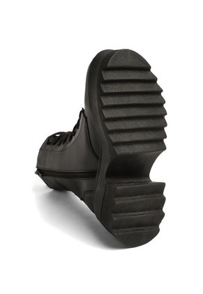 BOTA NEGRA DE AMARRAR BRISA