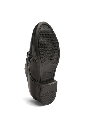 ZAPATO NEGRO CHAROL DE AMARRAR BAKANA