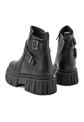 BOTA NEGRA CON HEBILLAS BULL TERRIER MADISON