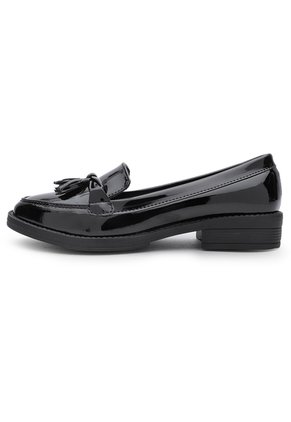 ZAPATO NEGRO CON FLECOS BULL TERRIER CORALY