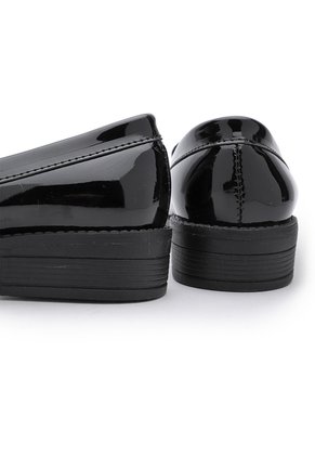 ZAPATO NEGRO CON FLECOS BULL TERRIER CORALY