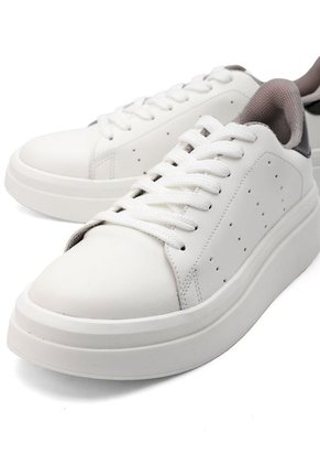 TENIS BLANCOS CON CHULO NEGRO BULL TERRIER ATILENE
