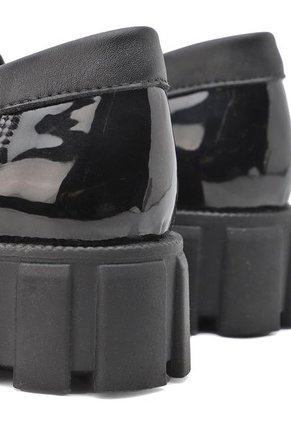 ZAPATO DE DAMA CHAROL BULL TERRIER Y SINTETICO NEGRO CAIHER