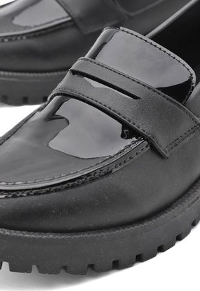 ZAPATO DE DAMA CHAROL BULL TERRIER Y SINTETICO NEGRO CAIHER