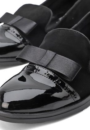 ZAPATO DE DAMA EN GAMUZA BULL TERRIER COLOR NEGRO BUILAR