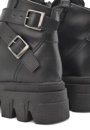 BOTA NEGRA CON HEBILLAS BULL TERRIER MALAK